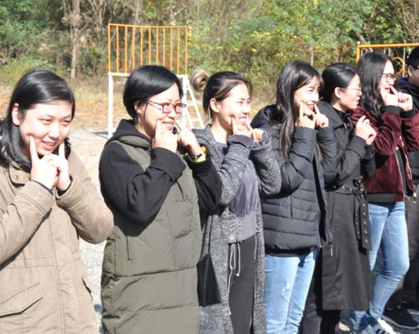 特別適合員工團(tuán)建的活動(dòng)“人體相機(jī)”：體驗(yàn)角色互換