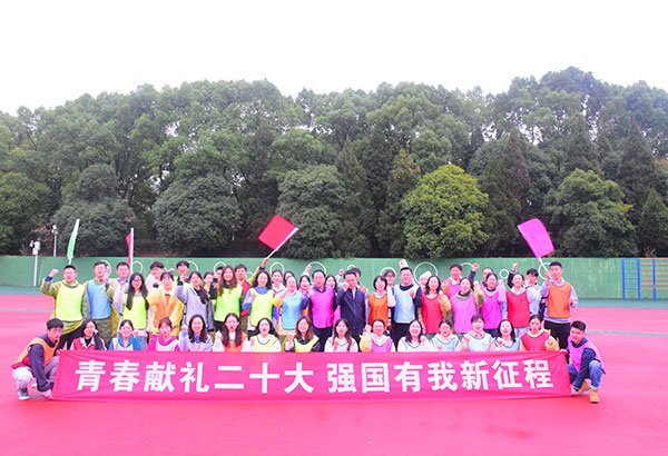 武漢團建策劃公司講解團建活動是如何提高企業(yè)績效的？