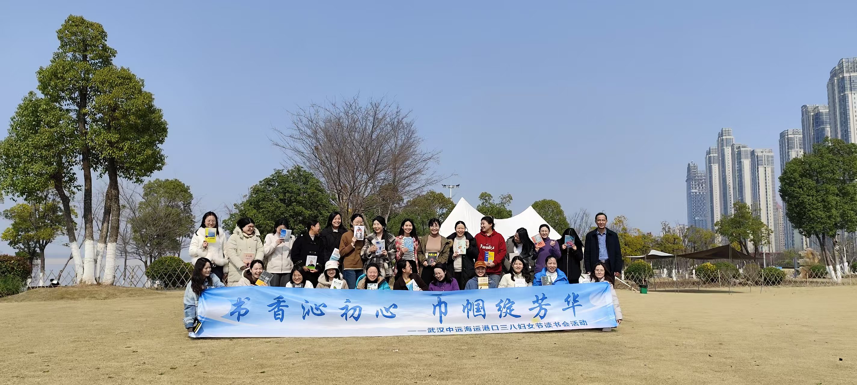 團建拓展項目——水上平衡木：勇氣與協(xié)調(diào)的交響