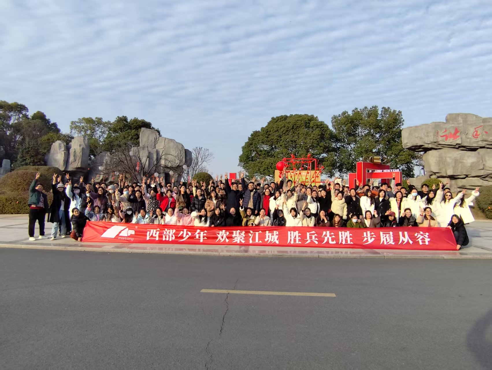 武漢團建拓展新體驗：一錘定音